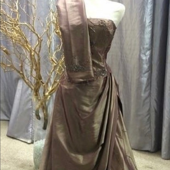 Dress - Picture 2 of 2